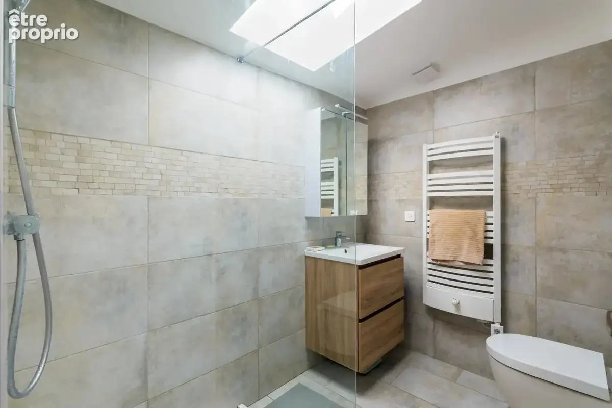 Tourrettes-sur-Loup - Maison de village rénovée avec vaste cave de 40 m² - photo 7