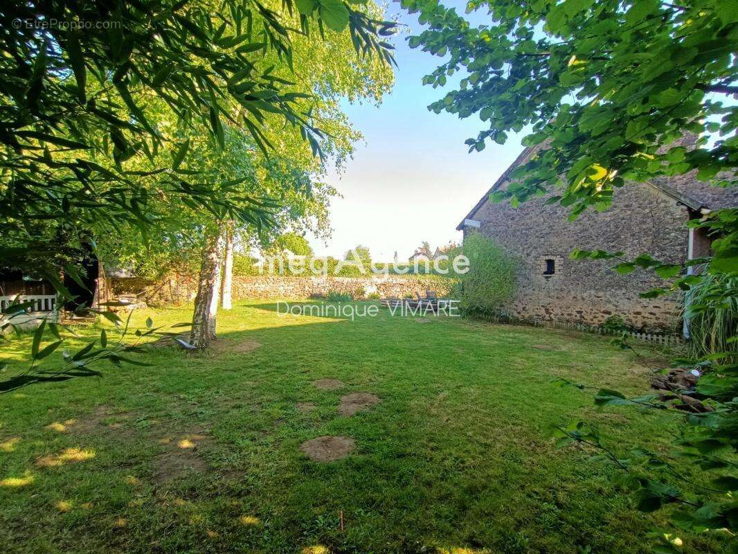 Maison à SAINT-CHRISTOPHE-DU-JAMBET