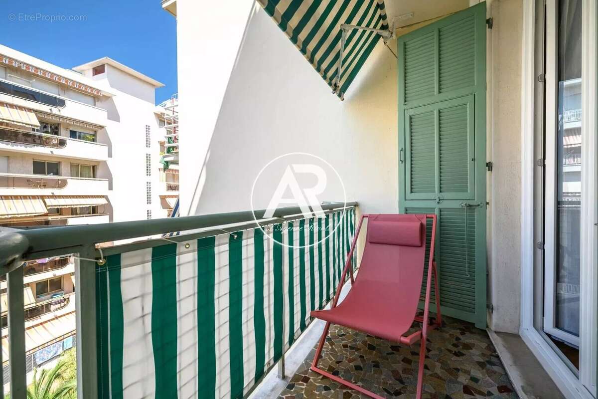 Nice Gambetta // 3 pièces refait neuf // Terrasse et balcon - photo 7