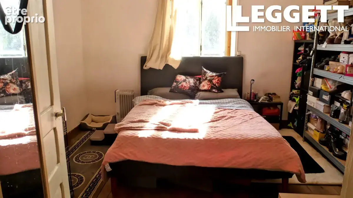 Propriété avec 2 ou 3 chambres, 2 granges (dont l'une comprend 6 boxes) et un terrain pour chevaux - photo 9