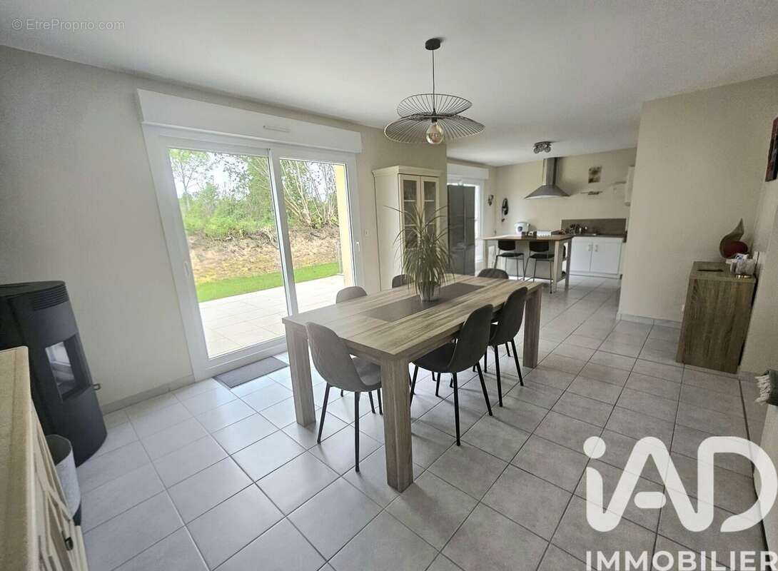 Photo 3 - Maison à DOMJEAN