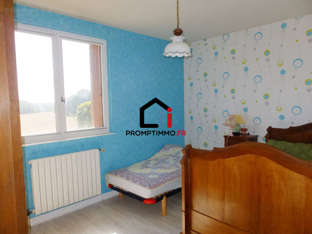 Maison 85 m² à Ainay-Le-Chateau  - photo 8