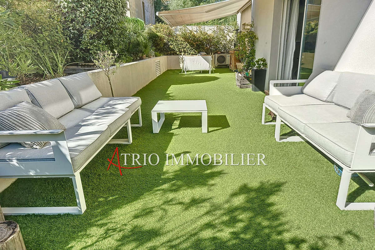 Appartement à SAINT-LAURENT-DU-VAR