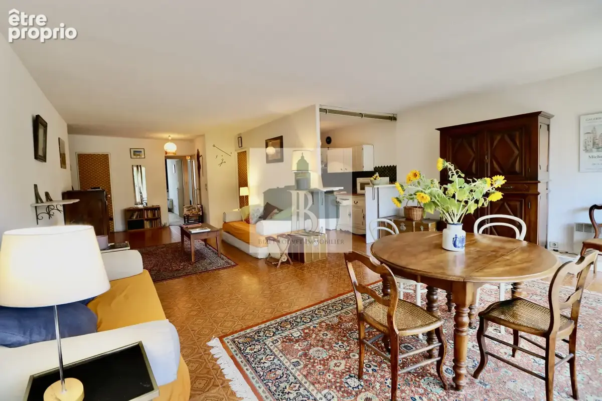 Dans le centre de Saint-Tropez, Appartement avec terrasse - photo 4