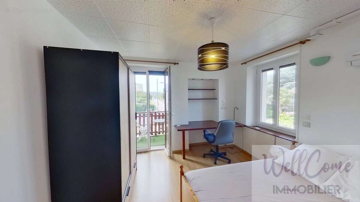 Aix Les Bains logement 5 pièces triplex avec 2 places de parking privatives et un jardinet privatif - photo 7