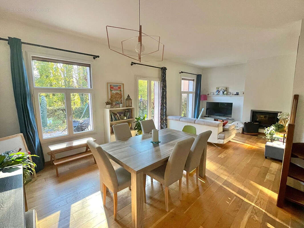 Maison à VAULX-MILIEU