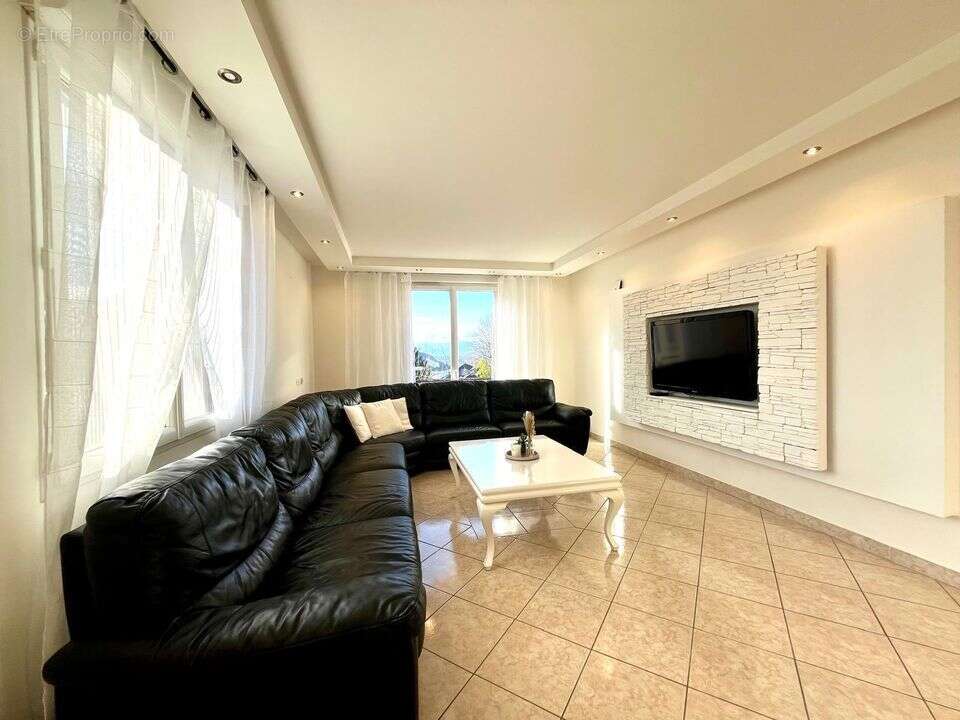 grande cuisine , cuisine americaine grand séjour - Appartement à VETRAZ-MONTHOUX