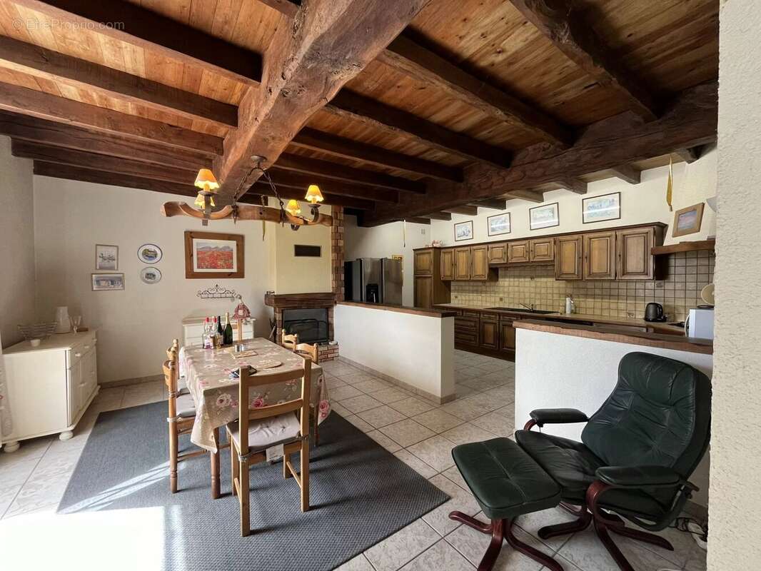 Maison de 3 chambres avec granges et petite maison à rénover - photo 6