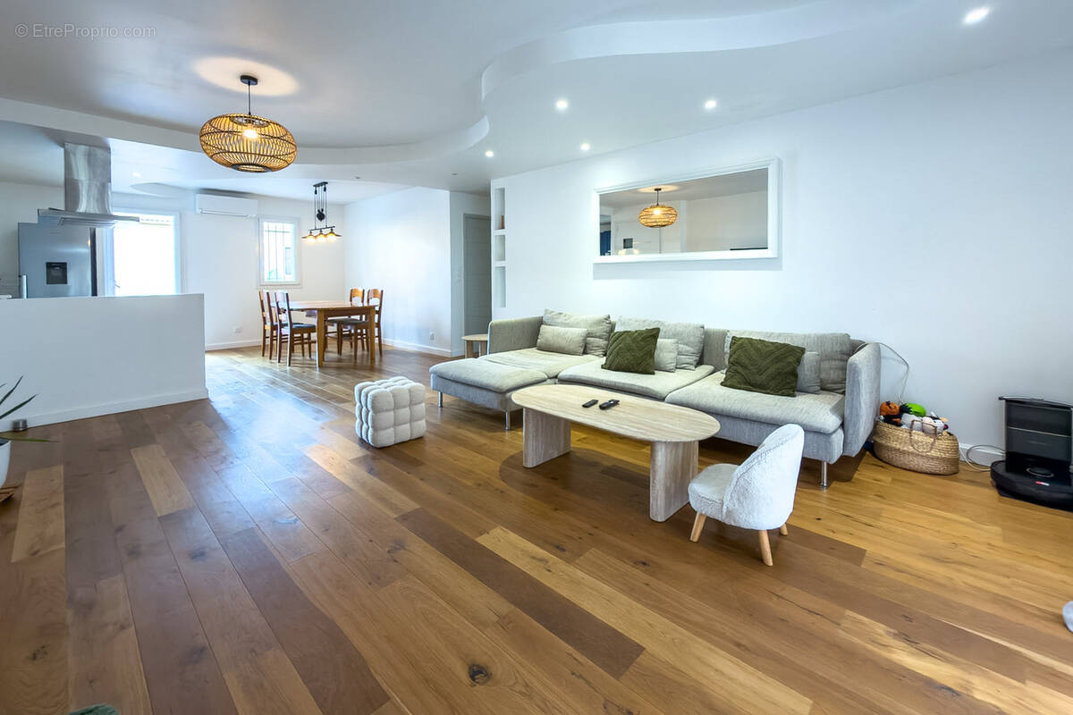 Appartement à LA LONDE-LES-MAURES