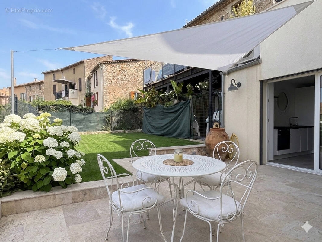 Appartement à SPERACEDES
