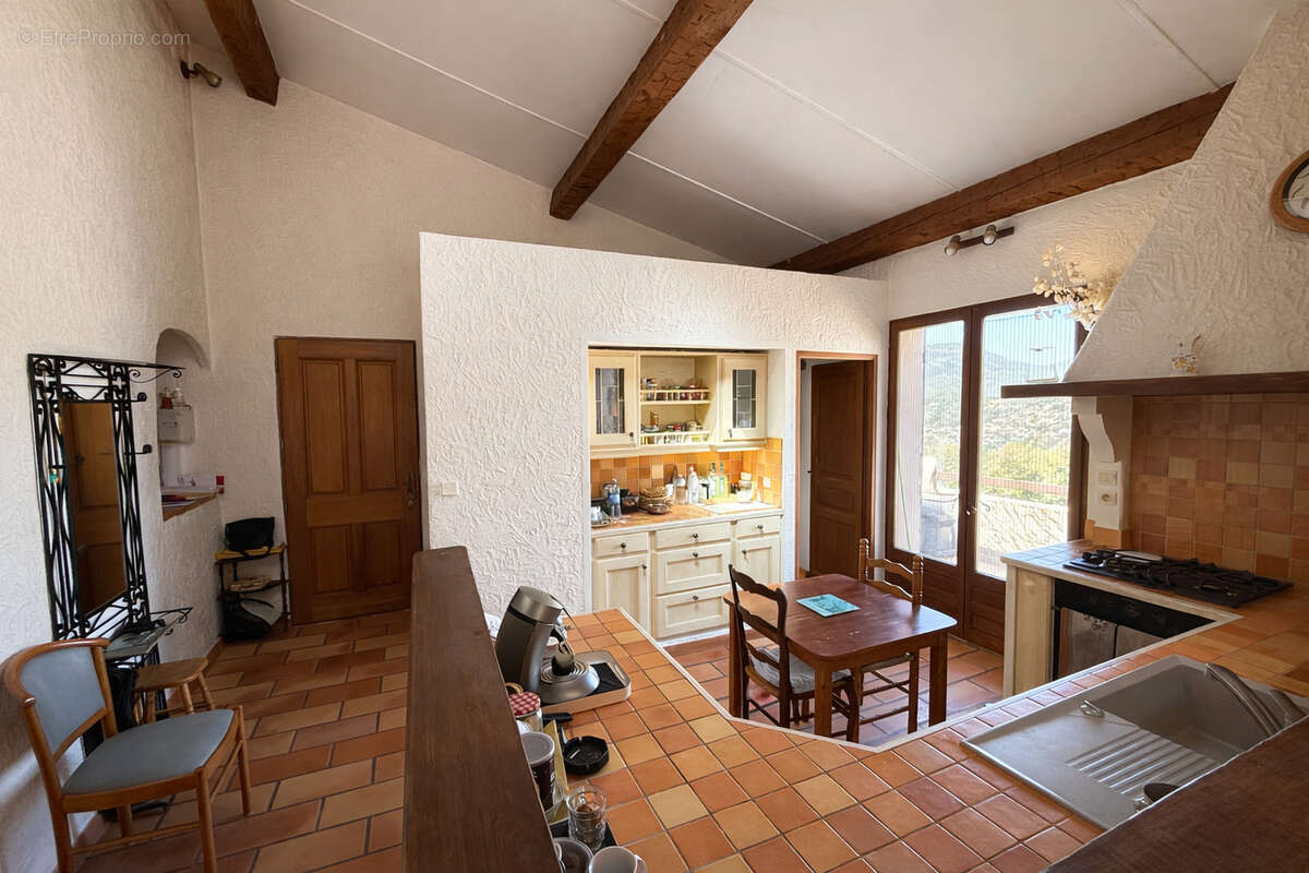 Maison à SOLLIES-TOUCAS