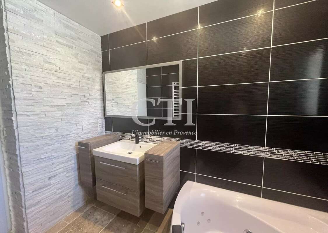 Maison à VAISON-LA-ROMAINE