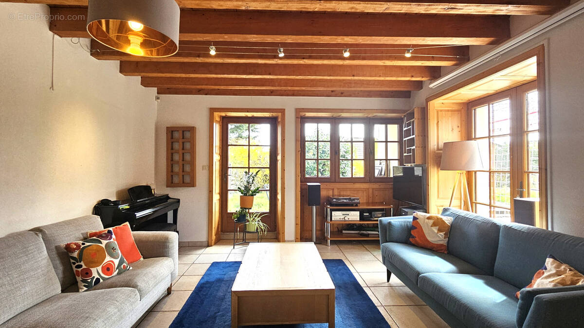 Maison à PREVESSIN-MOENS