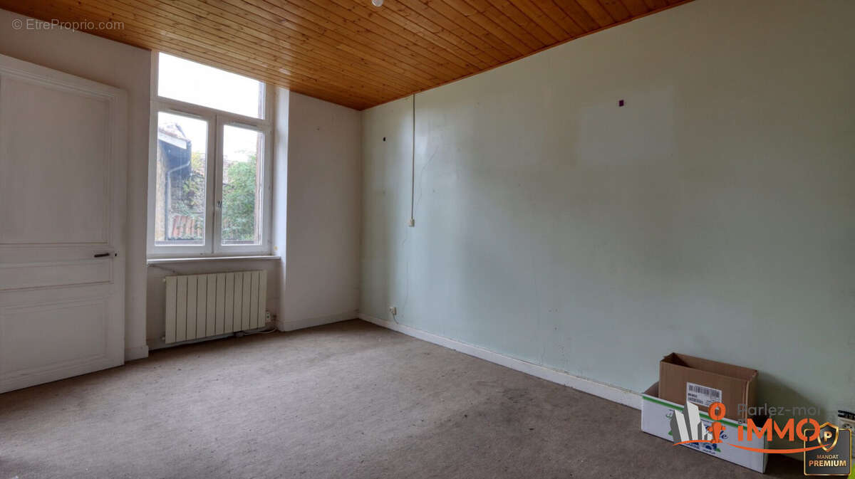 Appartement 480 m² à Usson-En-Forez  - photo 2
