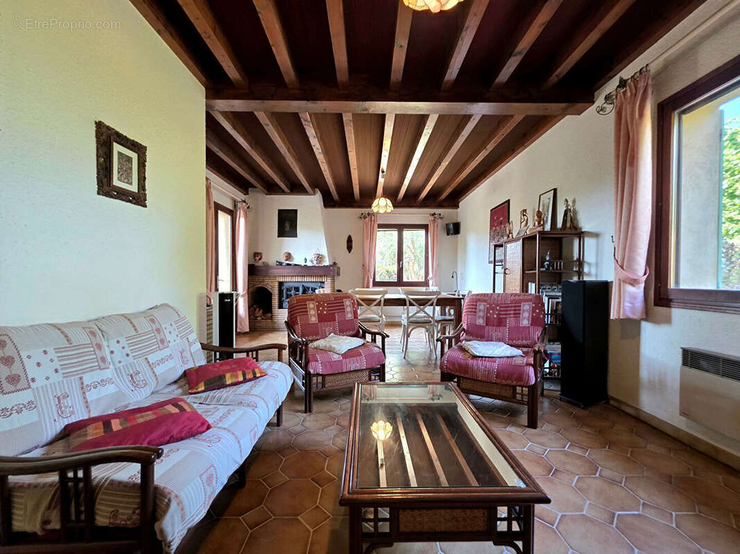 Maison à GENISSIEUX