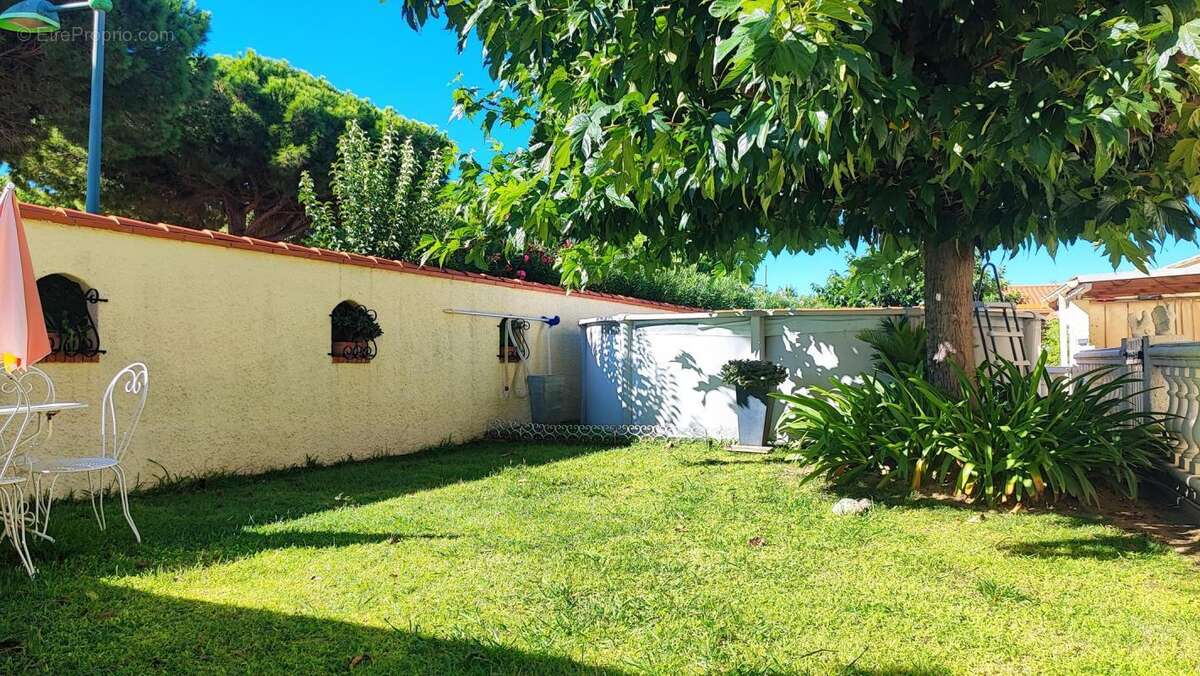 Maison à SAINT-LAURENT-DE-LA-SALANQUE