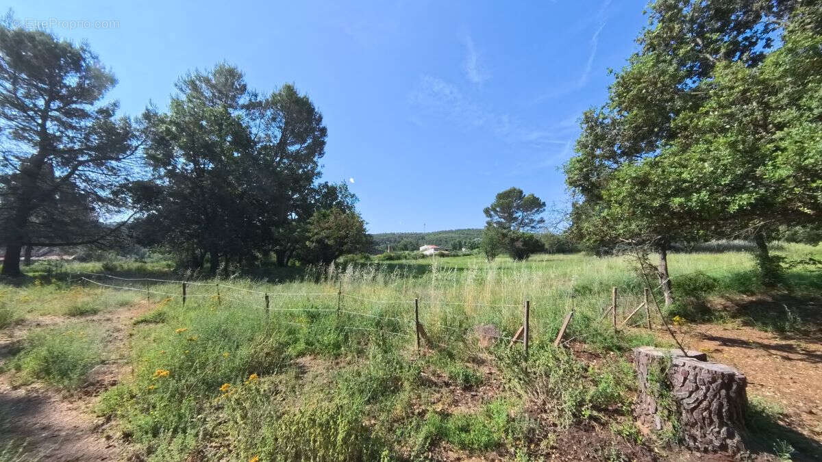 Terrain à SILLANS-LA-CASCADE