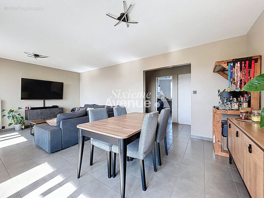 Appartement à DECINES-CHARPIEU