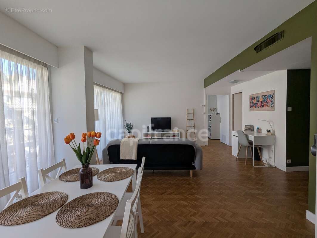 Appartement à vendre 3 pièces GRENOBLE (38) - Bel appartement de 54 m² avec cave et garage, au centre de Grenoble - photo 5