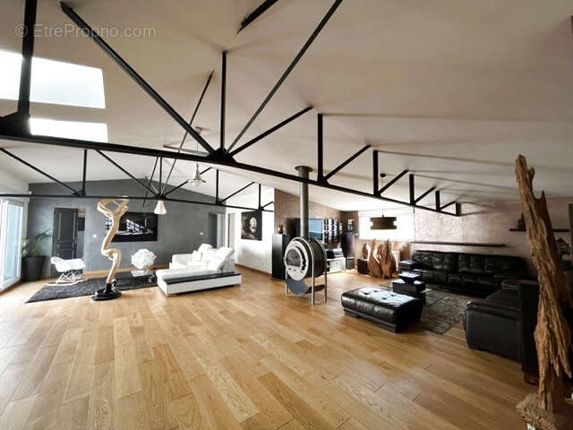 Autre à FLEURY-LES-AUBRAIS