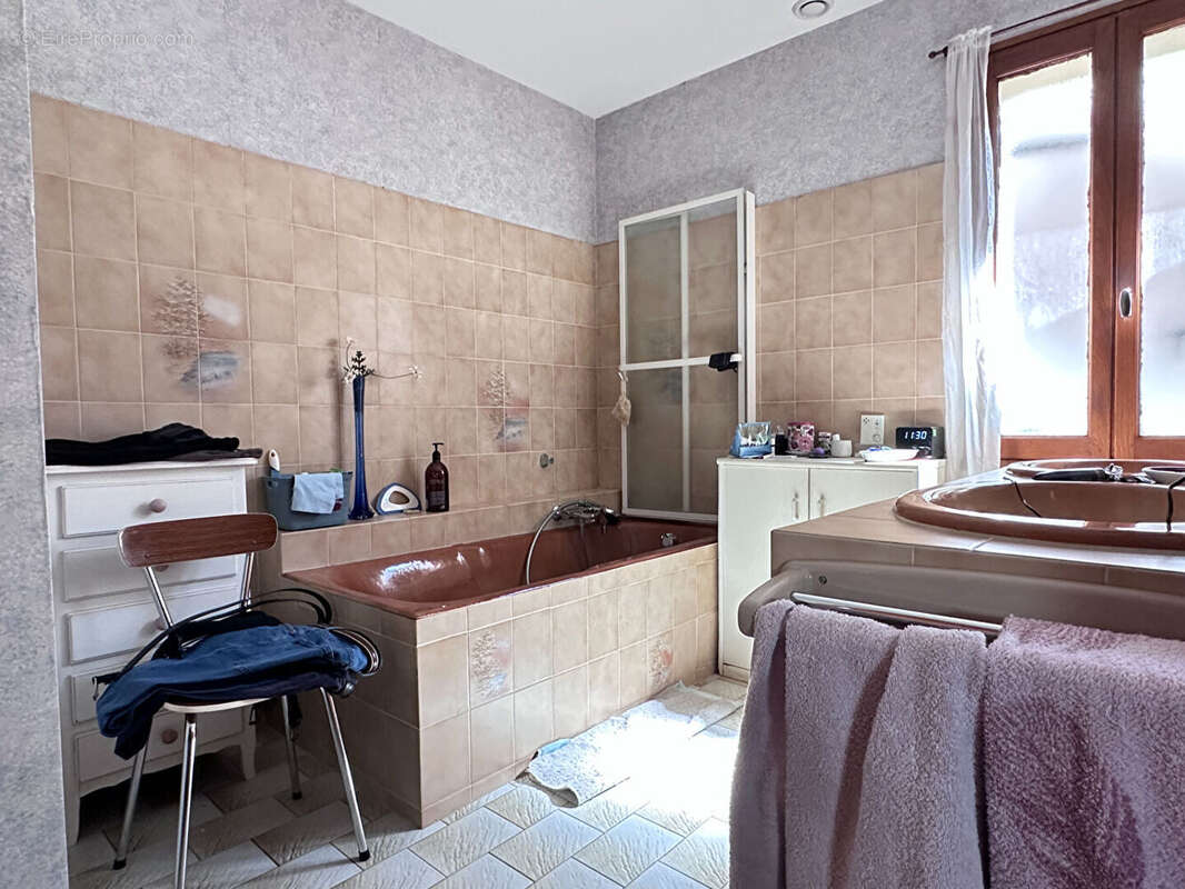 Maison familiale 148 m² - 4 chambres -Bureau -Garage 43 m² Terrain 1 039 m² ? Mouthiers-sur-Boëme - photo 10