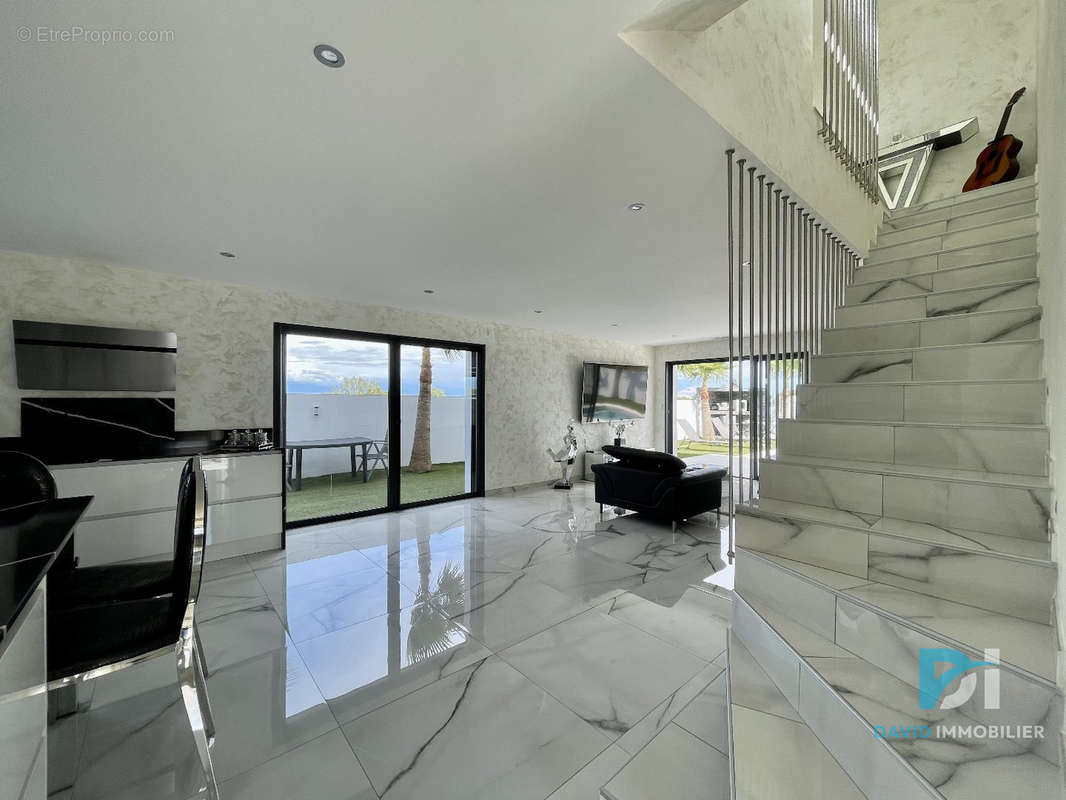 Maison à SAINT-THIBERY