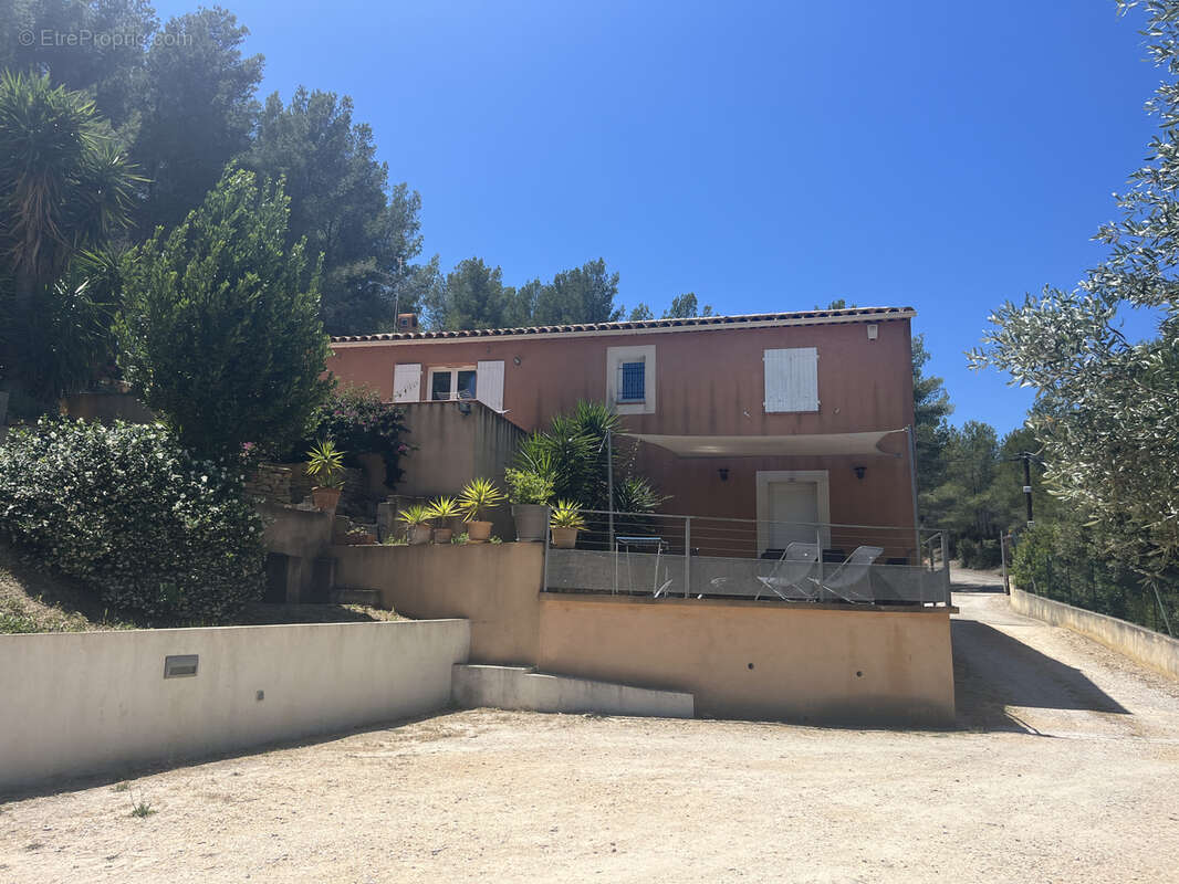 SAINT CYR SUR MER  Charmante maison avec piscine 146 M2 sur 2175 m2 de terrain - photo 3