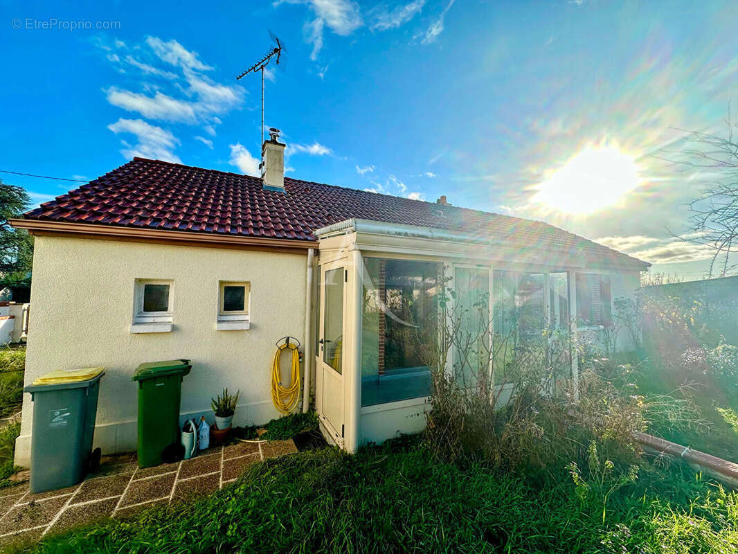 Maison à SAINT-JEAN-DE-BRAYE