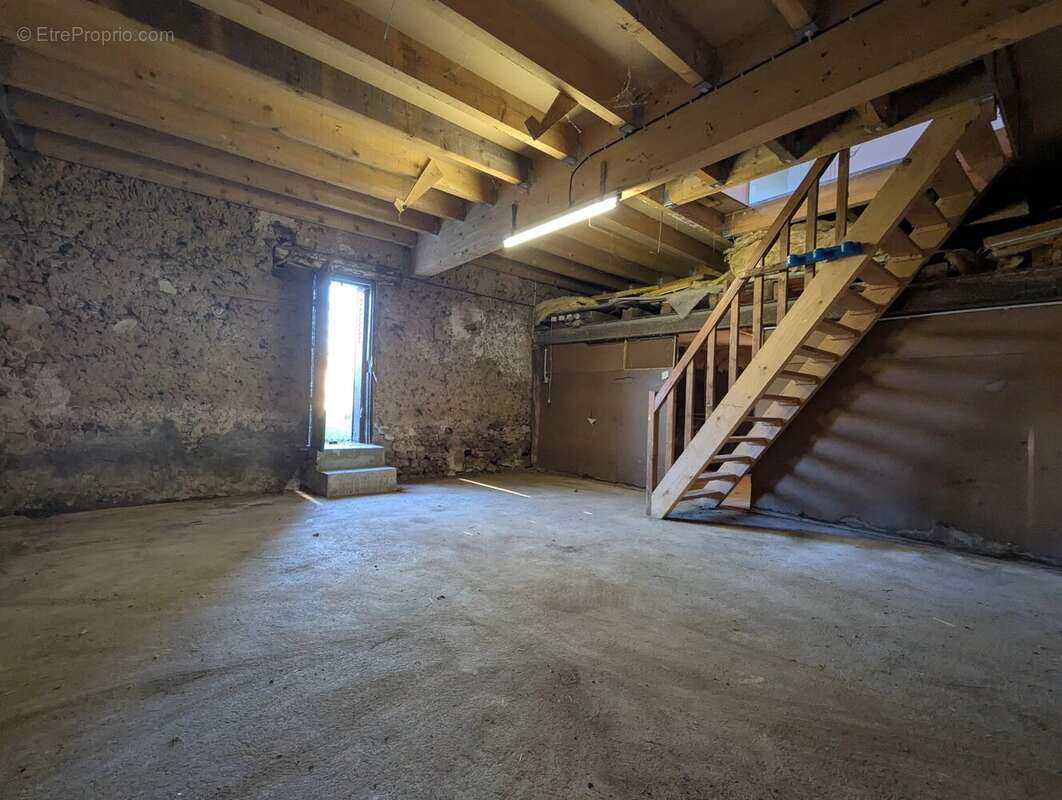 Appartement à COULONGES