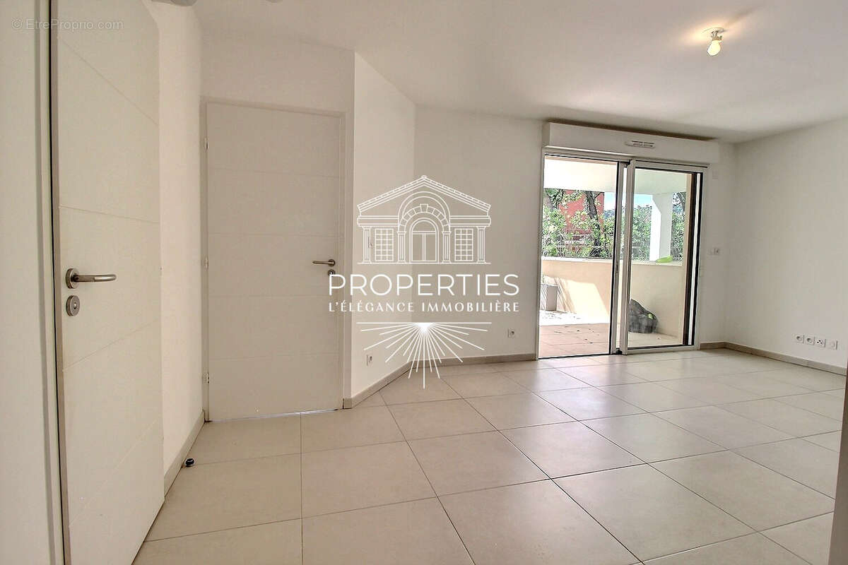 Appartement à BORMES-LES-MIMOSAS