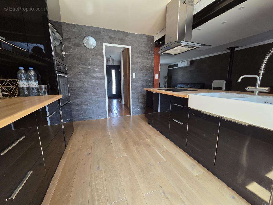 Superbe maison renovee offrant 132m² sur 495m² ac piscine !! - photo 6