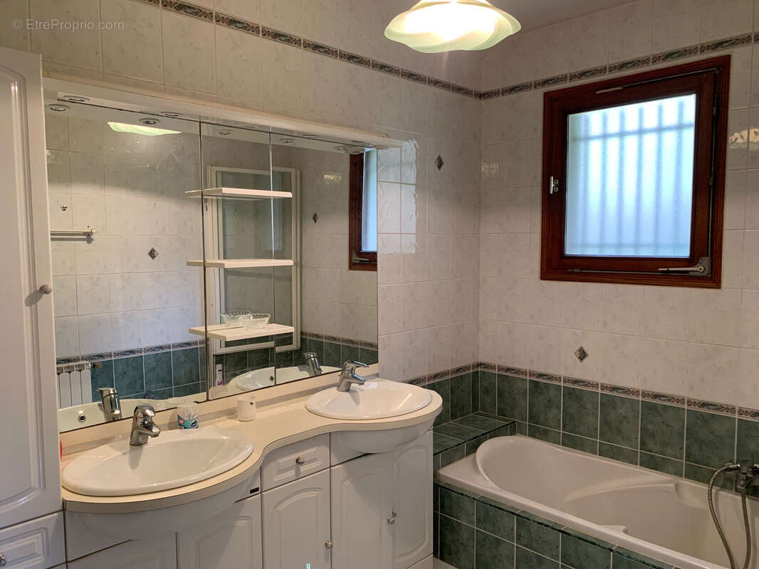 Maison à SAINT-CLAIR-DE-LA-TOUR