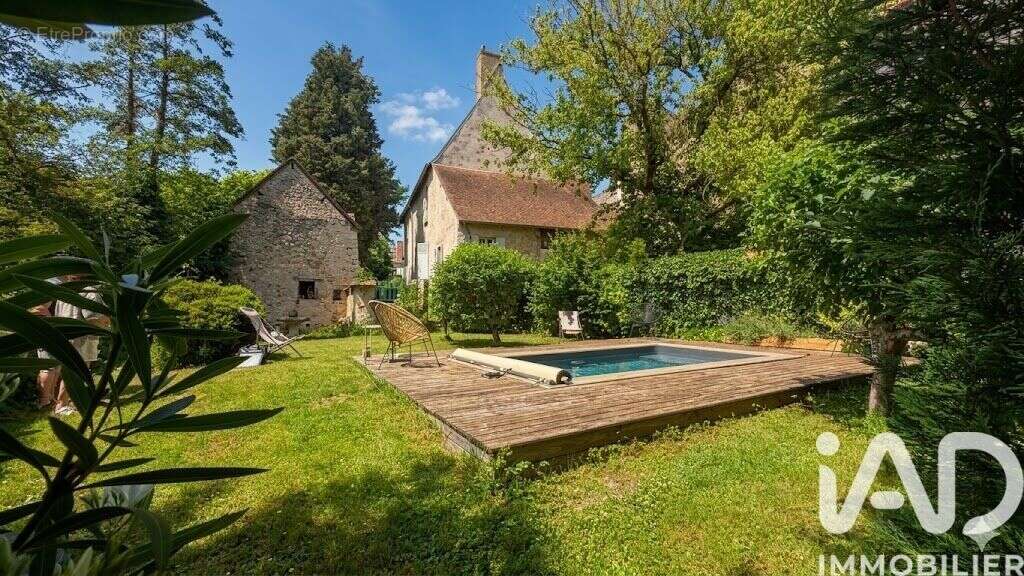 Maison 400 m² à Mehun-Sur-Yevre  - photo 3