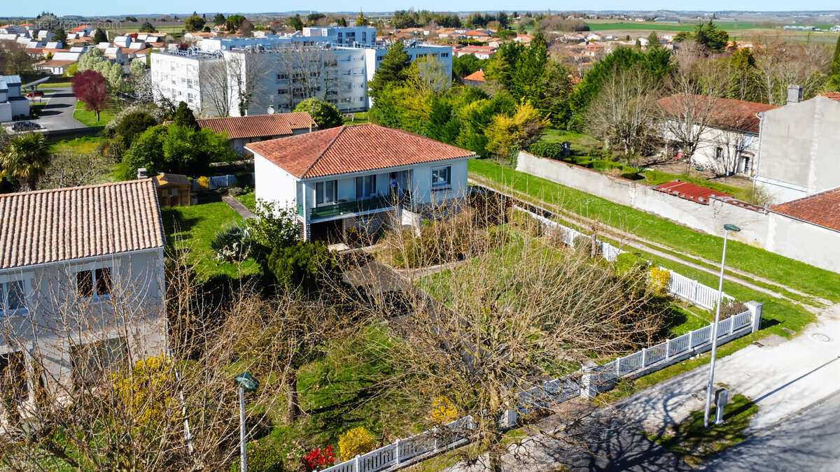 Maison à BARBEZIEUX-SAINT-HILAIRE