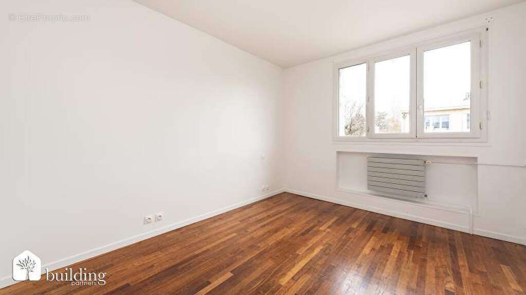 A vendre - Neuilly-sur-Seine Duc d'Orléans - Appartement 6 pièces avec balcon de 119 m² - photo 10