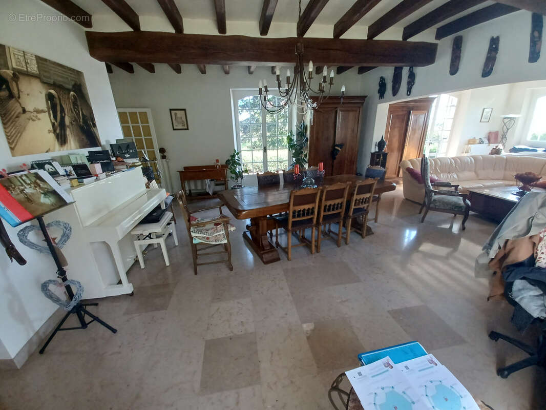 Maison à SAINT-MARTIN-DES-CHAMPS