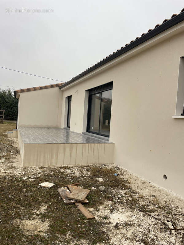 Maison à SAINT-JULIEN-DE-PEYROLAS