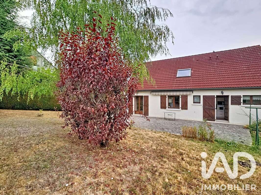 Maison 164 m² à Saint-Julien-Du-Sault  - photo 5