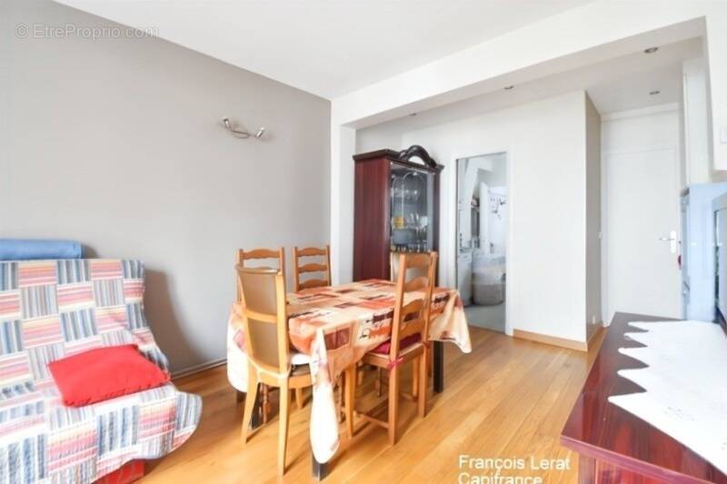 Appartement à PARIS-17E