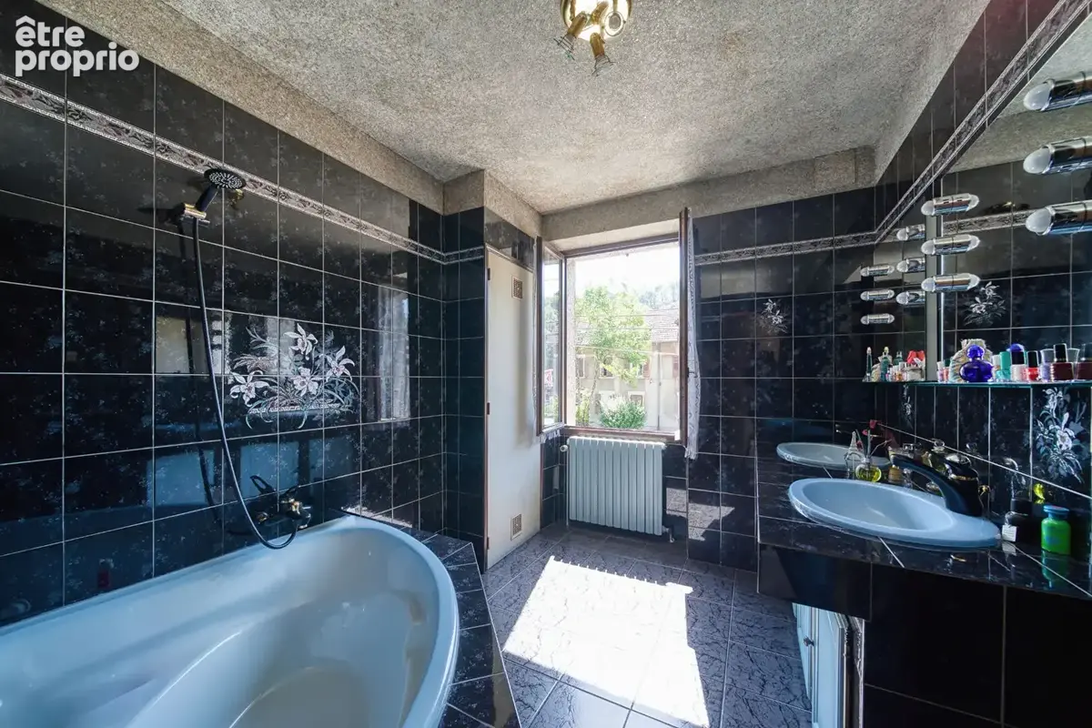 Maison individuelle, proches commodités avec garage double. - photo 9