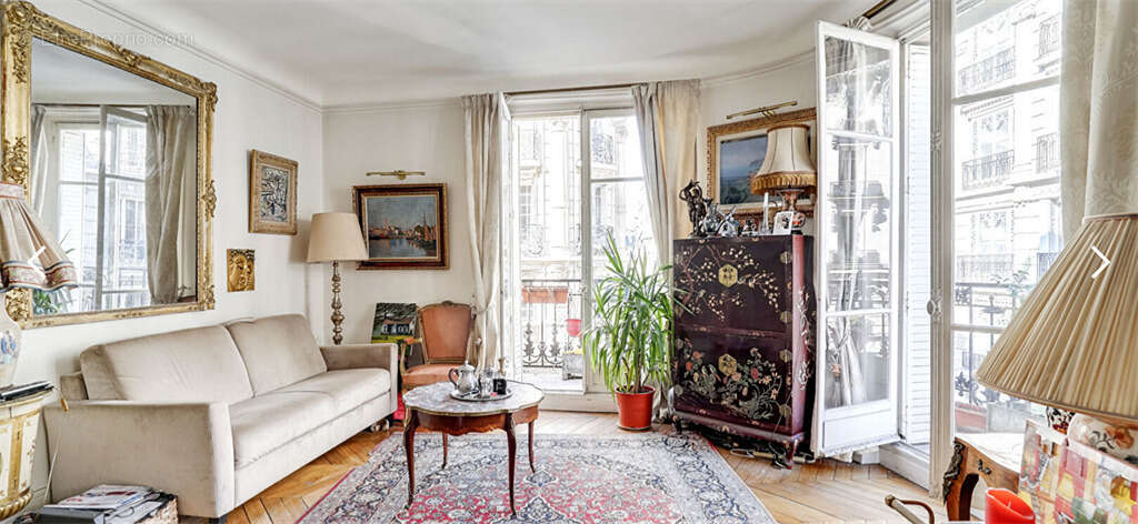 Appartement à PARIS-18E