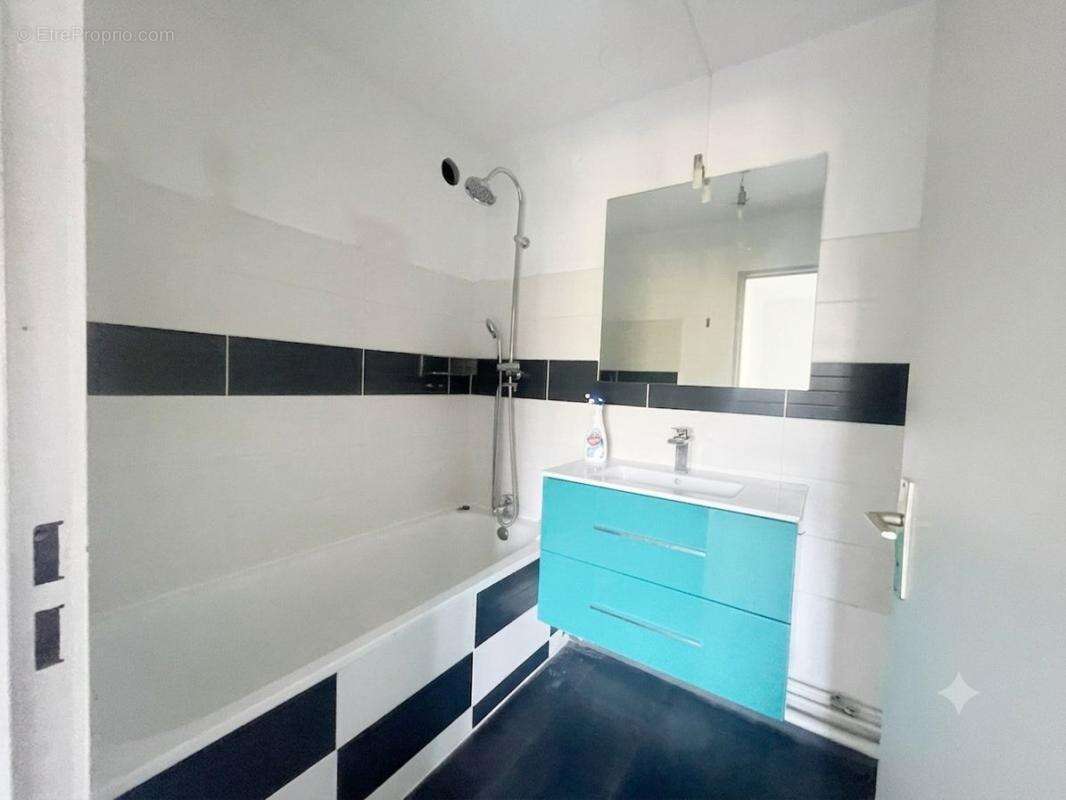 Charmant T2 lumineux de 46,56 m² avec grand balcon sur jardin et garage - photo 5