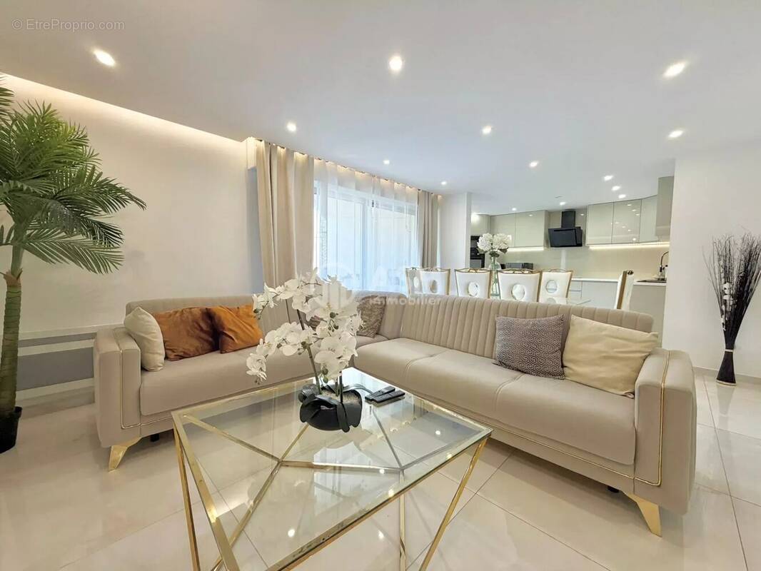Appartement à COURBEVOIE
