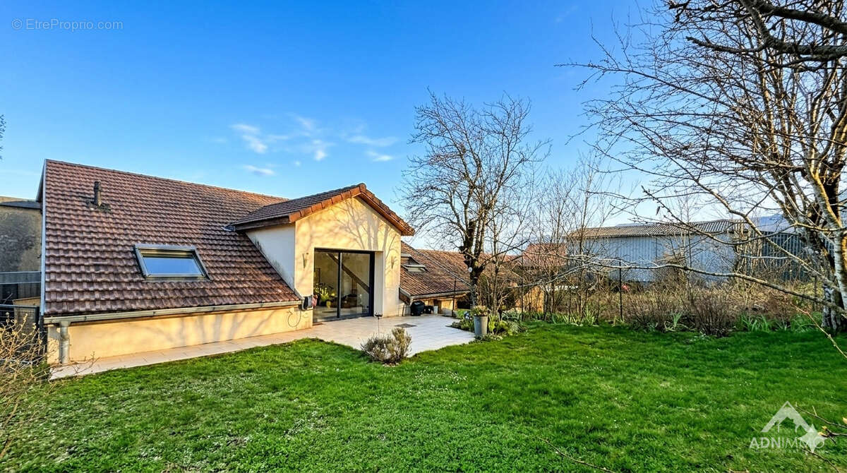 Maison à PERON