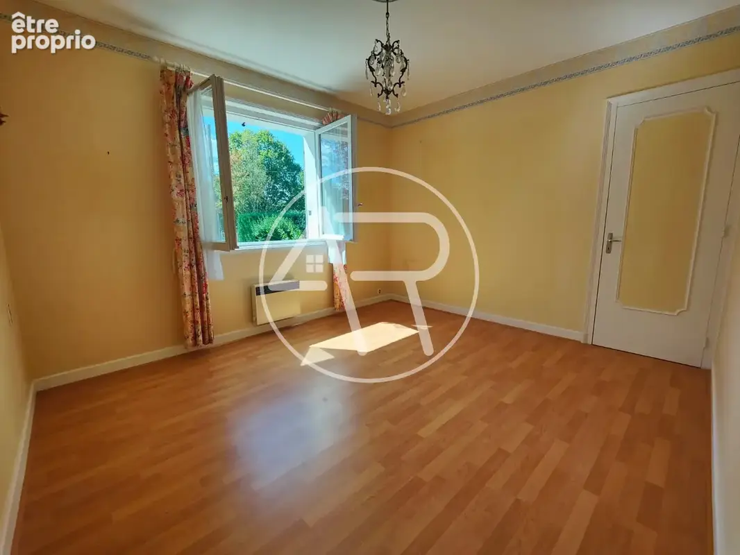 Belle maison familiale de plain-pied avec jardin arboré de plus de 1 000 m2 - photo 9