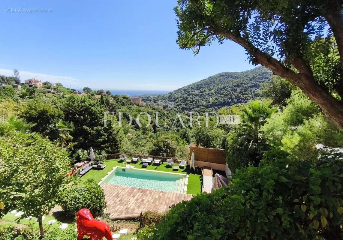 Splendide propriété de 300 m² en excellent état avec home cinéma, superbe piscine et pool house - photo 20