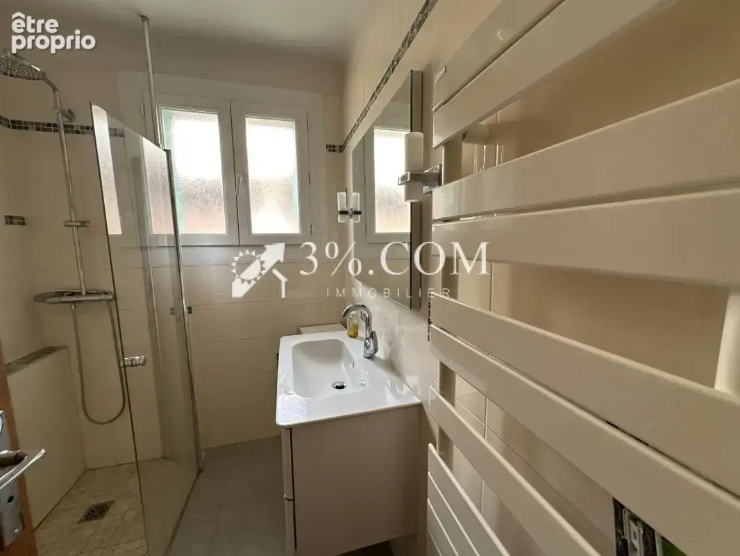 Maison de ville sur deux niveaux avec 2 garages - photo 15