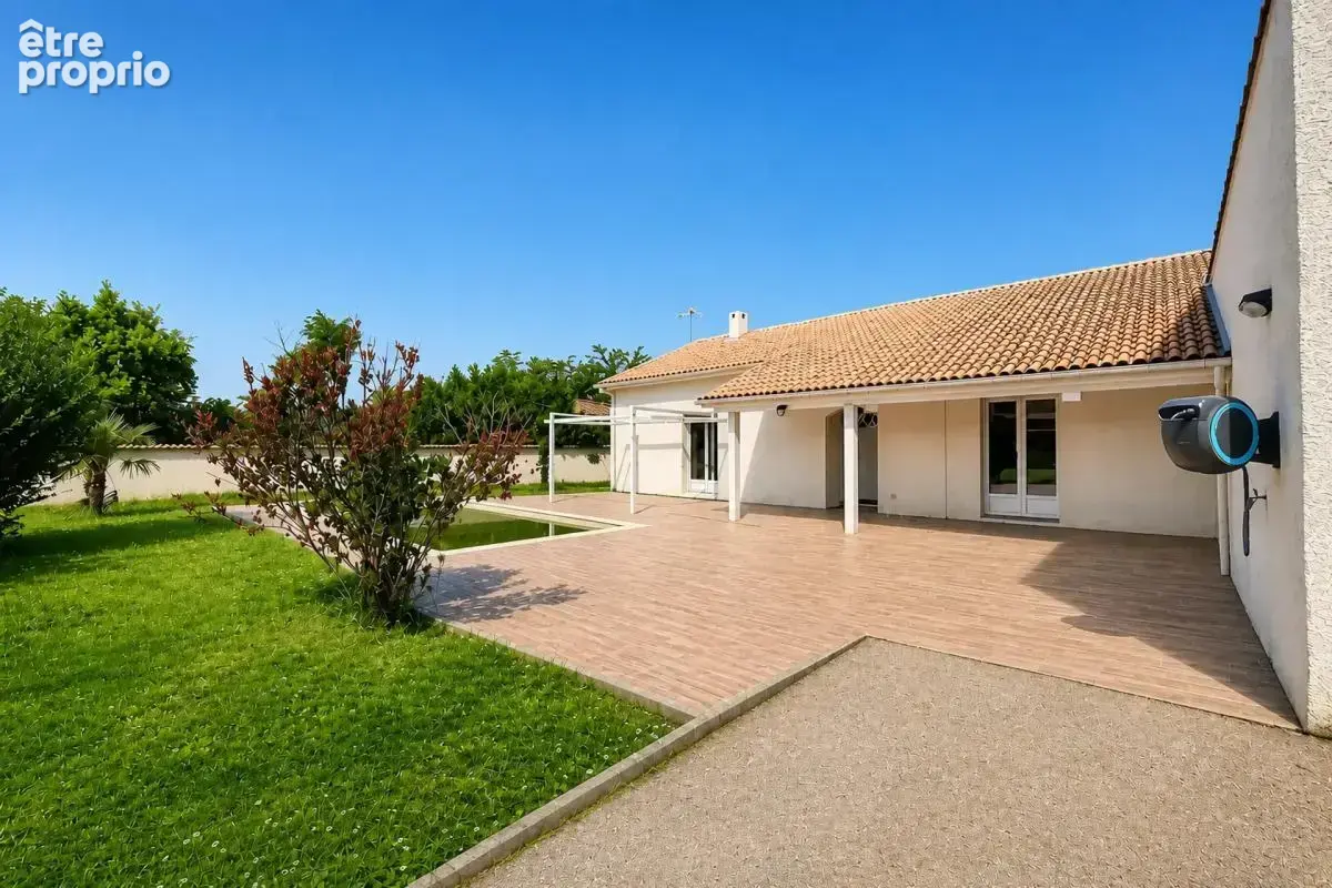 Maison de 6 pièces de 130 m² à Lapeyrouse-Mornay - photo 5