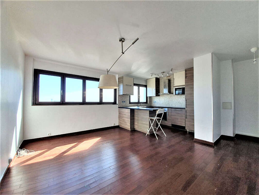 Appartement à COURBEVOIE