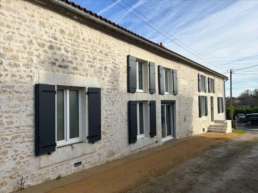 Maison à SAINT-GEORGES-LES-BAILLARGEAUX